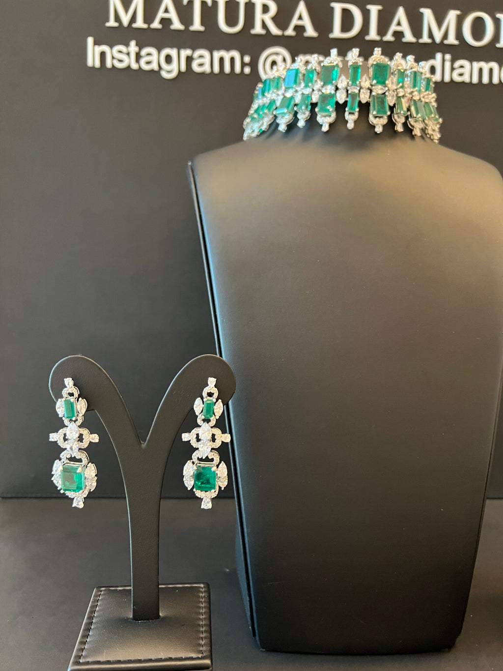 JAMEELA | CHOKER & GREEN