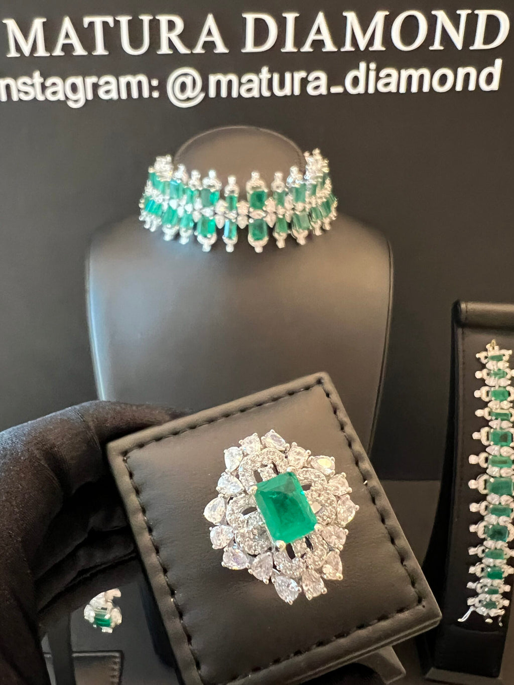 JAMEELA | CHOKER & GREEN