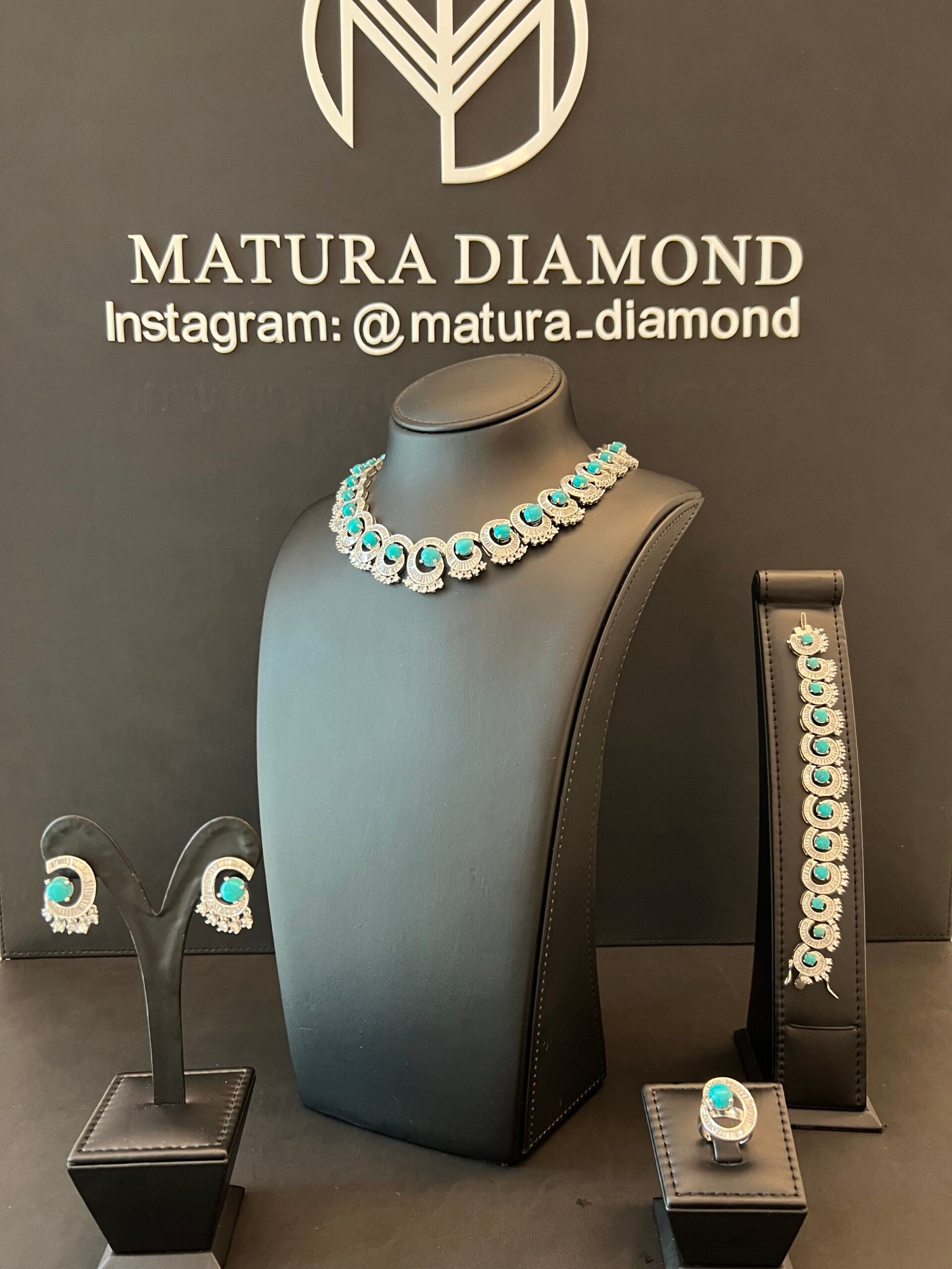 AMNA | TURQUOISE