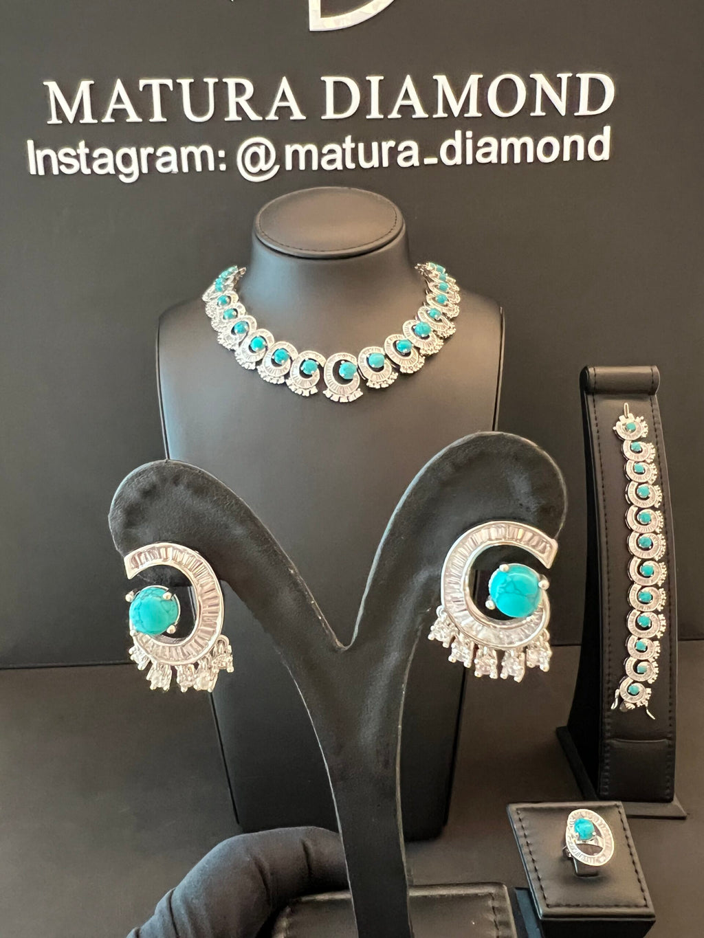AMNA | TURQUOISE