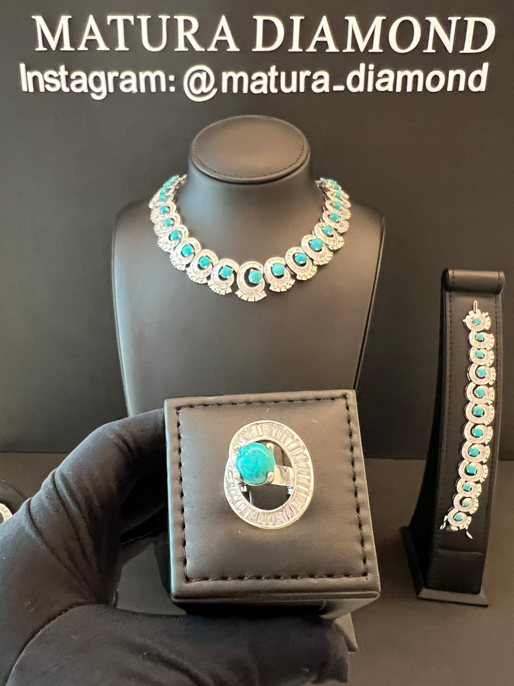 AMNA | TURQUOISE