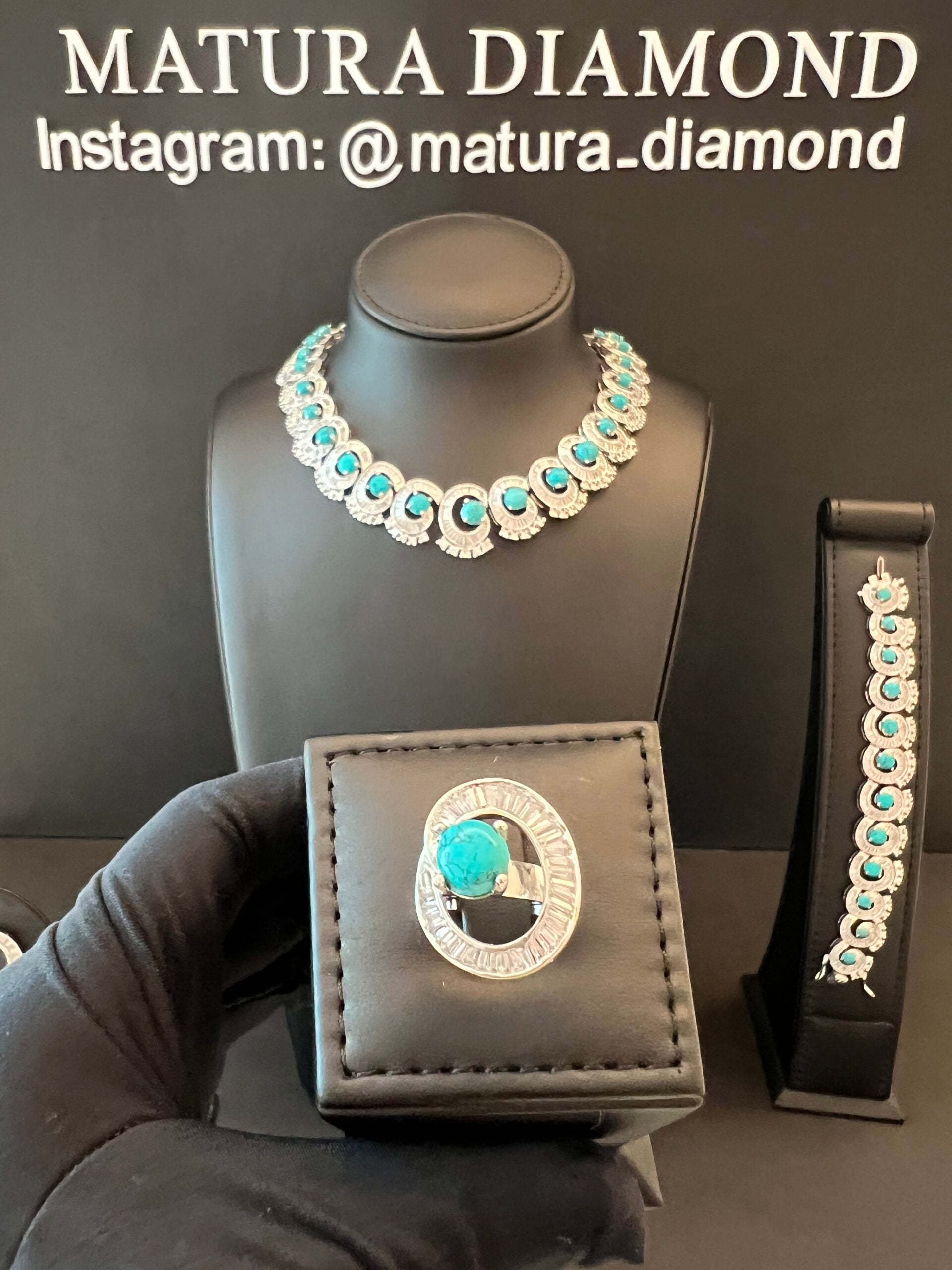 AMNA | TURQUOISE