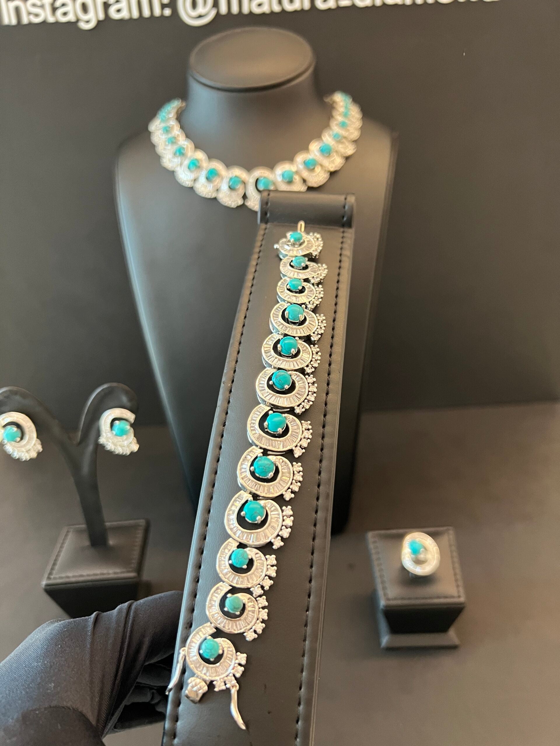 AMNA | TURQUOISE