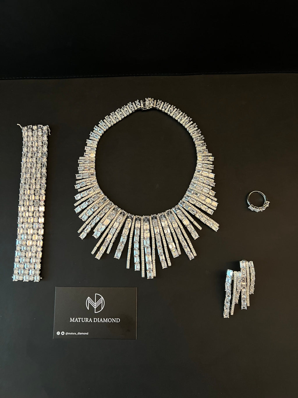 JAWAHER | WHITE