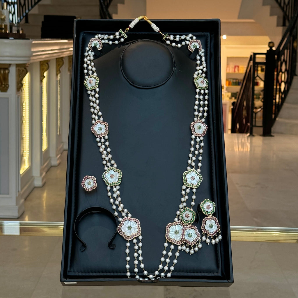 NO.93 | PEARLS & GOLDEN