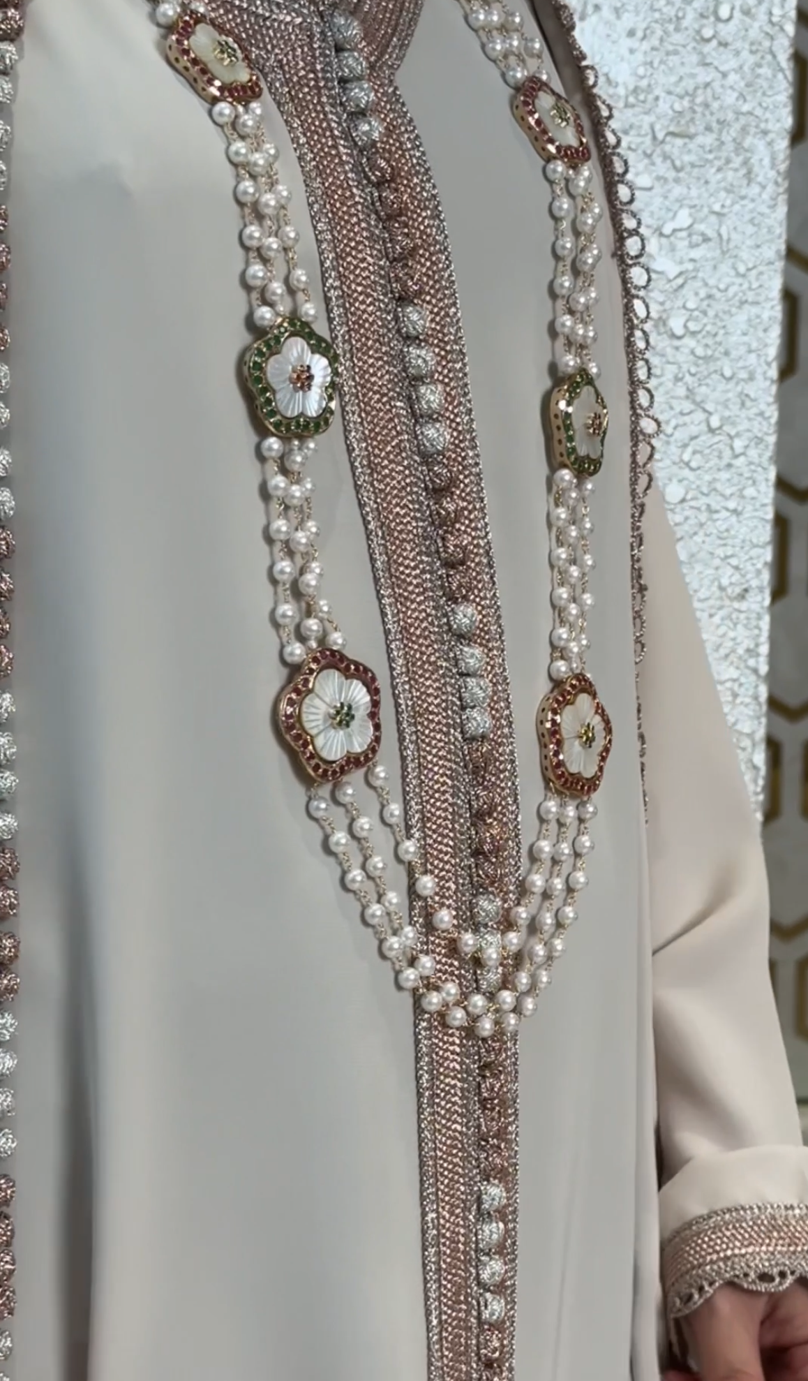 NO.93 | PEARLS & GOLDEN