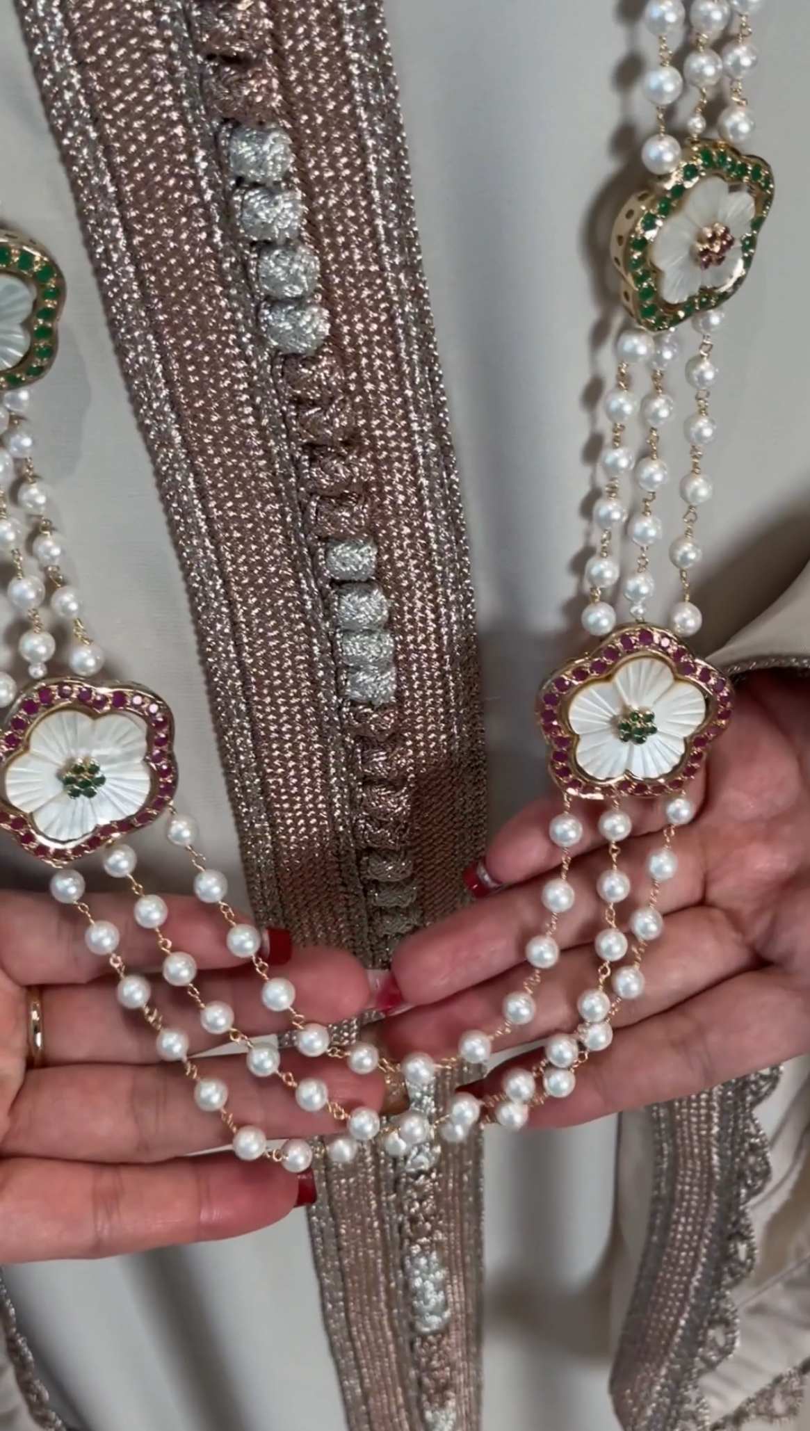 NO.93 | PEARLS & GOLDEN
