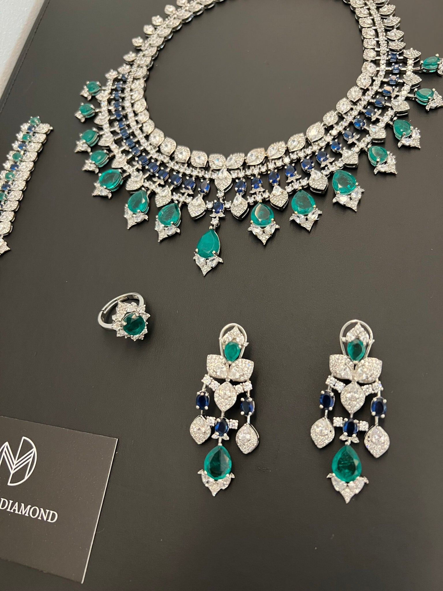 MEDIYAH | GREEN & BLUE