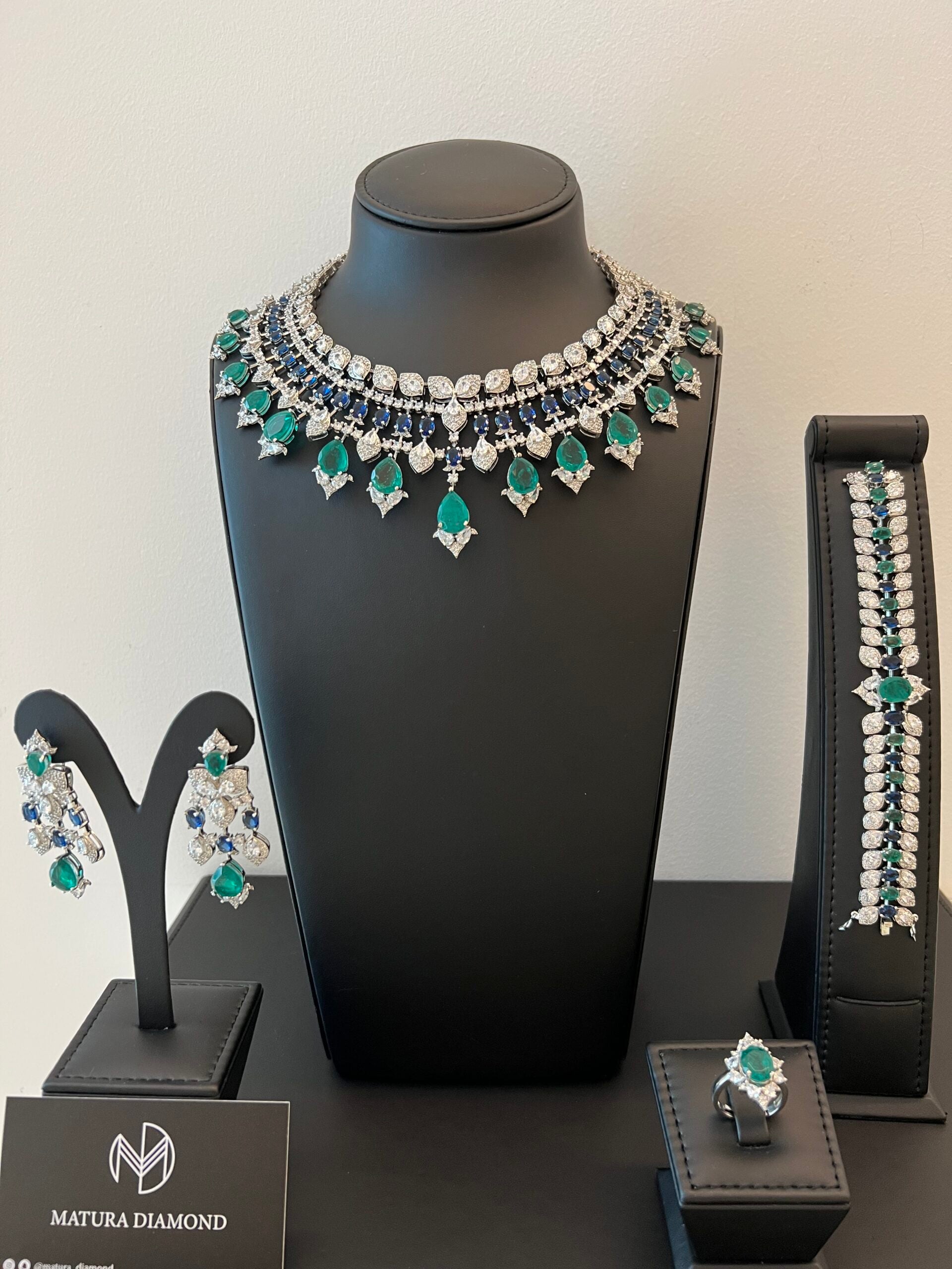 MEDIYAH | GREEN & BLUE
