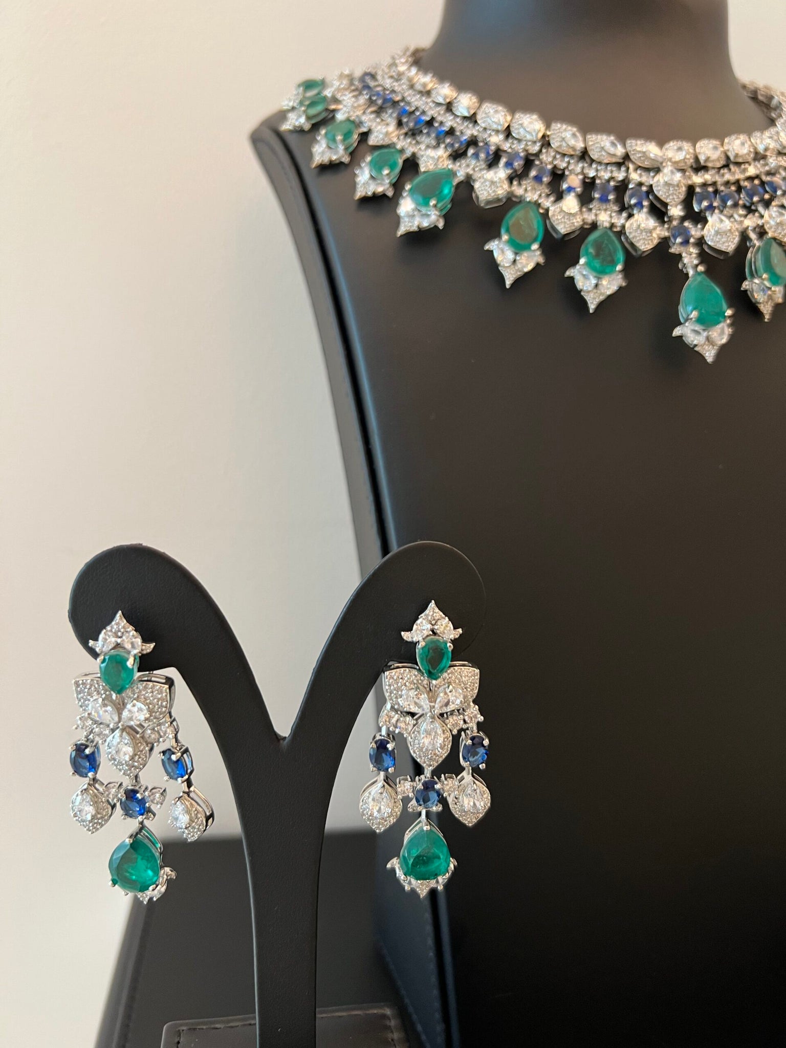 MEDIYAH | GREEN & BLUE
