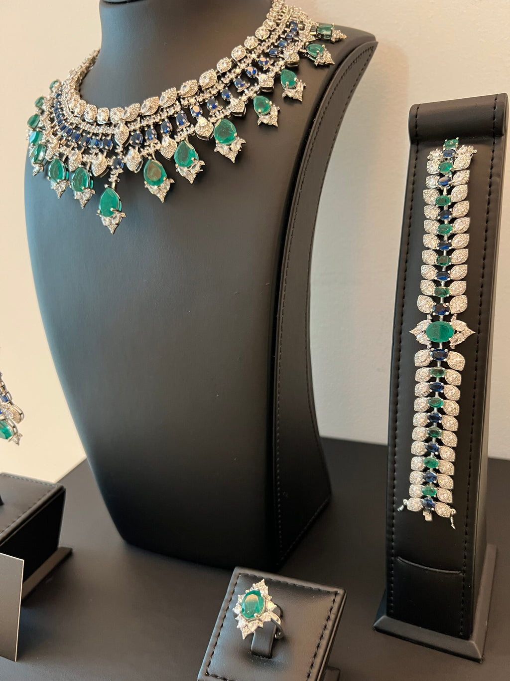 MEDIYAH | GREEN & BLUE