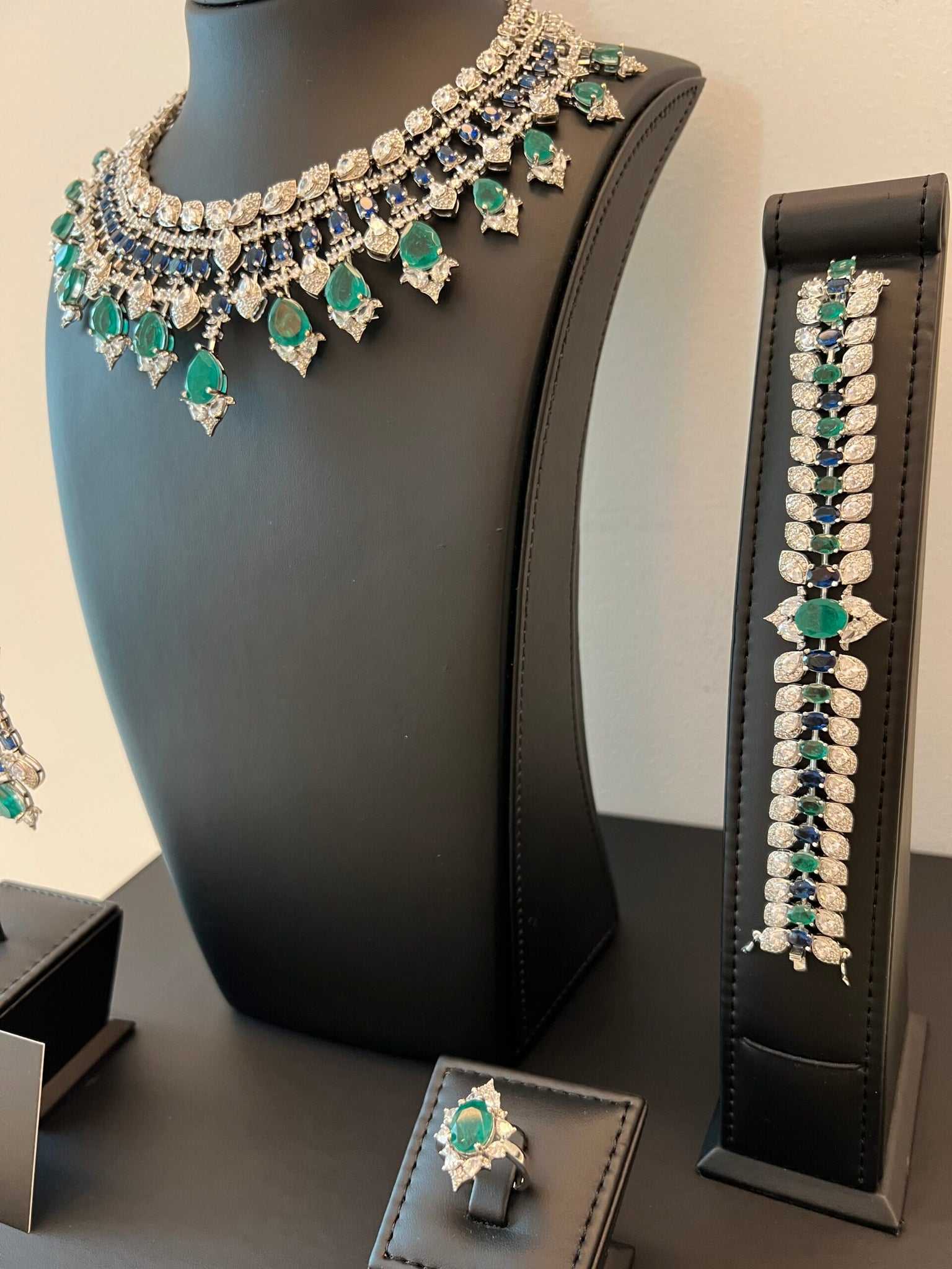 MEDIYAH | GREEN & BLUE